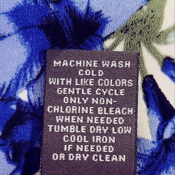 Chelsea & Theodore Bright Floral Flutter Sleeve Scoop Neck Blouse - Picture 7 of 7